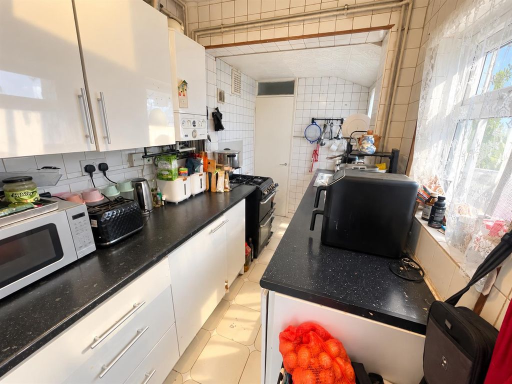 Property photo 2 of 9 Kitchen 3.Png