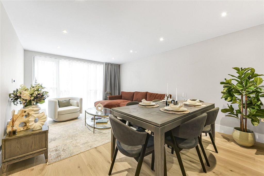 Property photo 3 of 18 Dining Area