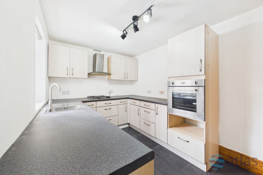 Property photo 3 of 19 Kitchen