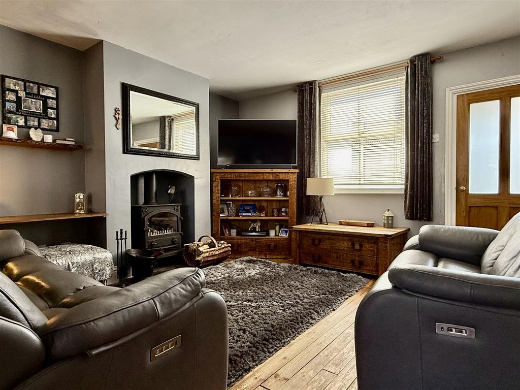 Property photo 2 of 33