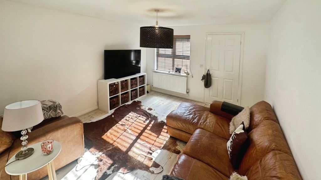 Property photo 2 of 17 Lounge