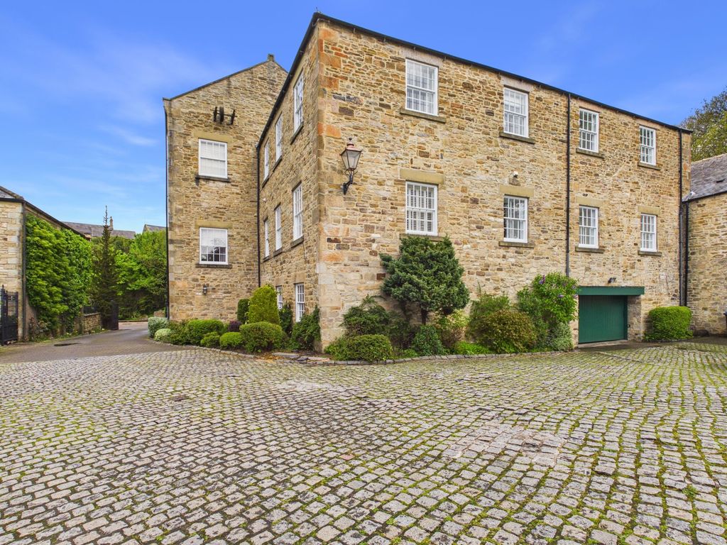 Property photo 1 of 11 External