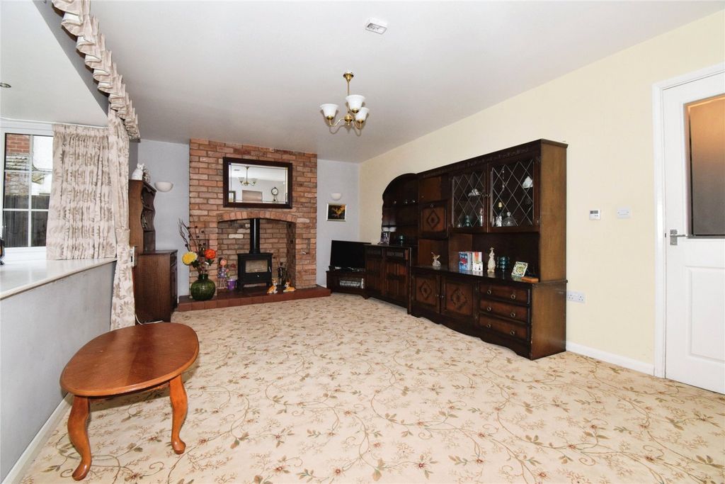 Property photo 3 of 27 Lounge