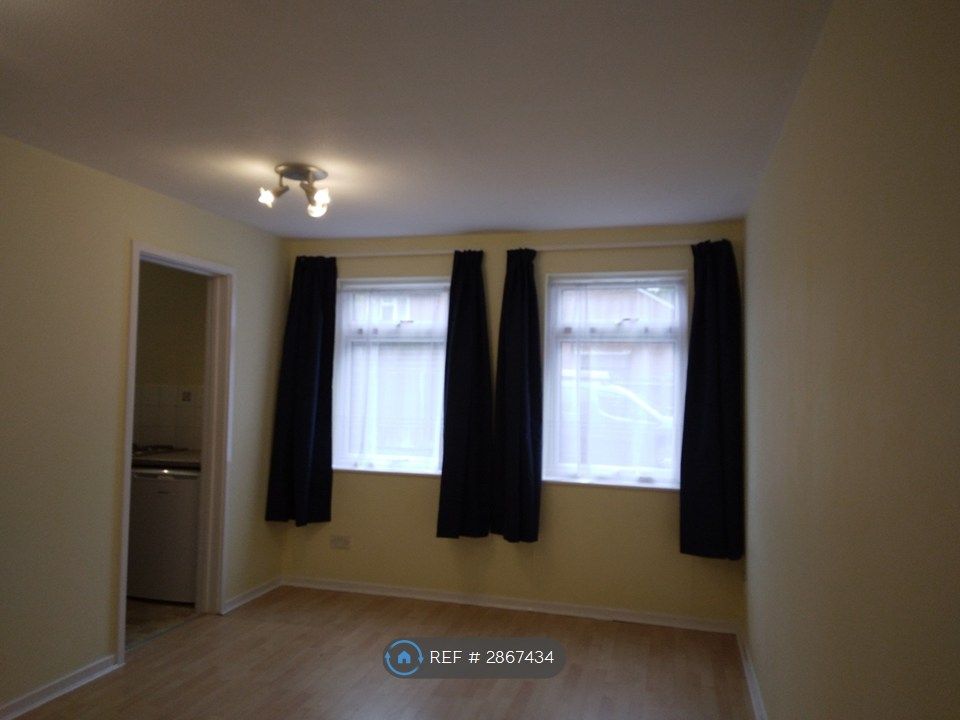 Property photo 2 of 6 Studio Room