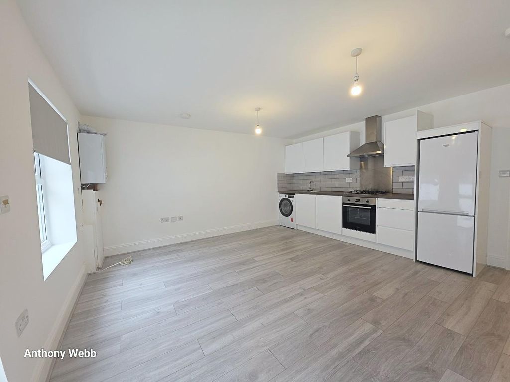 Property photo 1 of 9 Reception/Kitchen