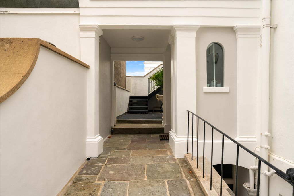 Additional image 15 of 3 bed maisonette for saleOakfield Road, Clifton, Bristol BS8