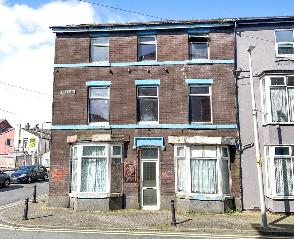 Property photo 1 of 2