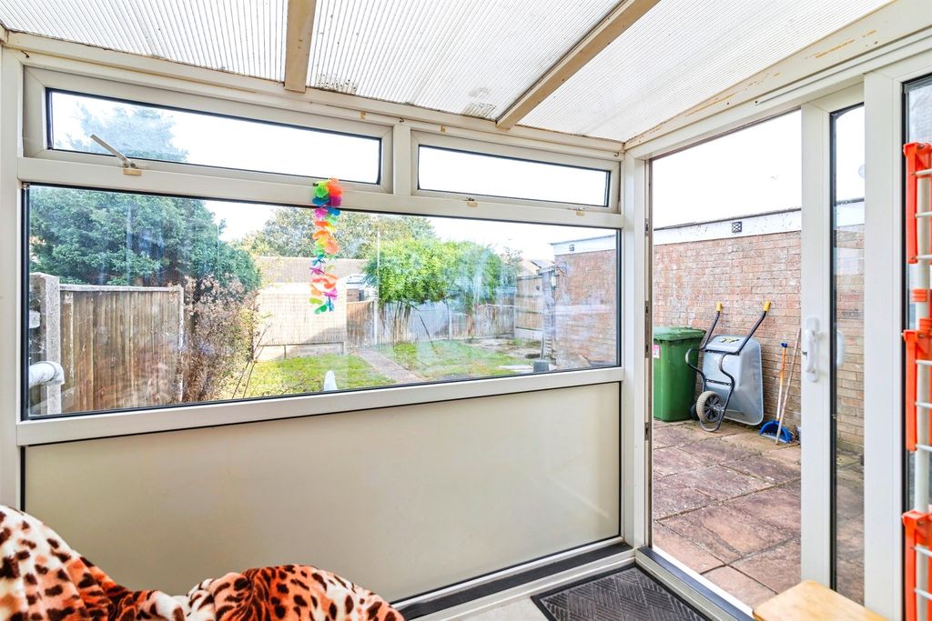 Property photo 3 of 7 Conservatory