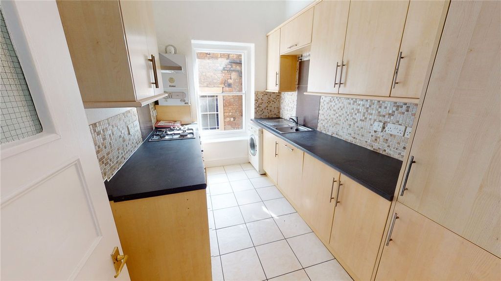 Property photo 2 of 8 Picture No. 10