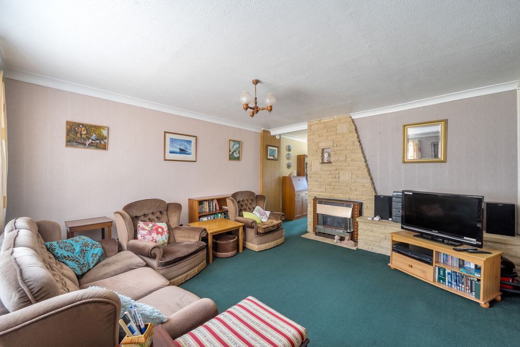 Property photo 2 of 15 1316101-1-6868745...