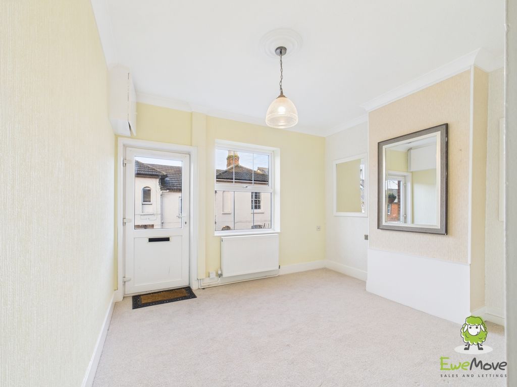 Property photo 3 of 16 Ewemove Basingstoke Estate Agents 78 Winchester Ro