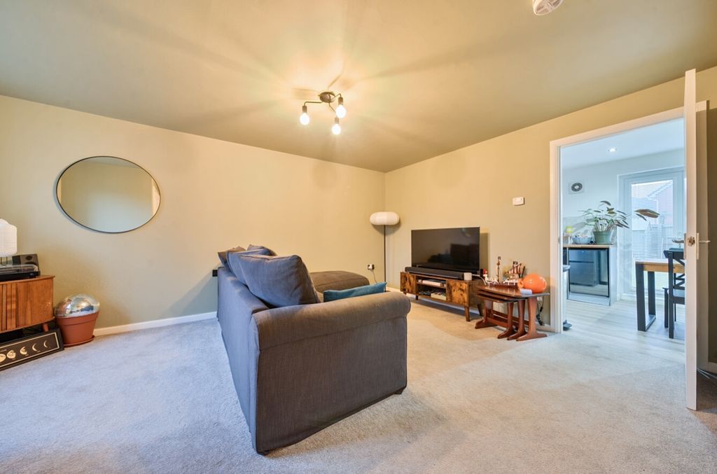 Property photo 3 of 24 1408625-10-6984708c52707-Arw-1