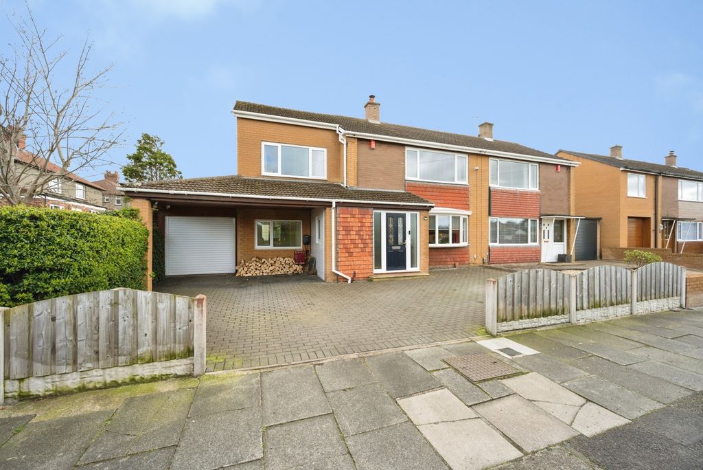 Property photo 1 of 17 External