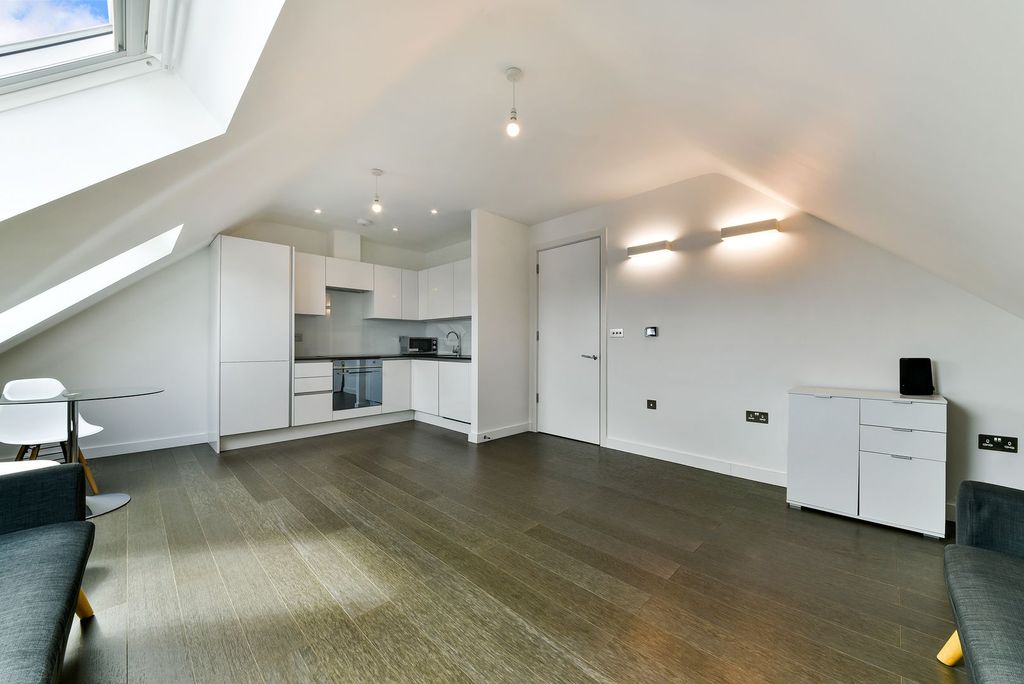 Property photo 2 of 8