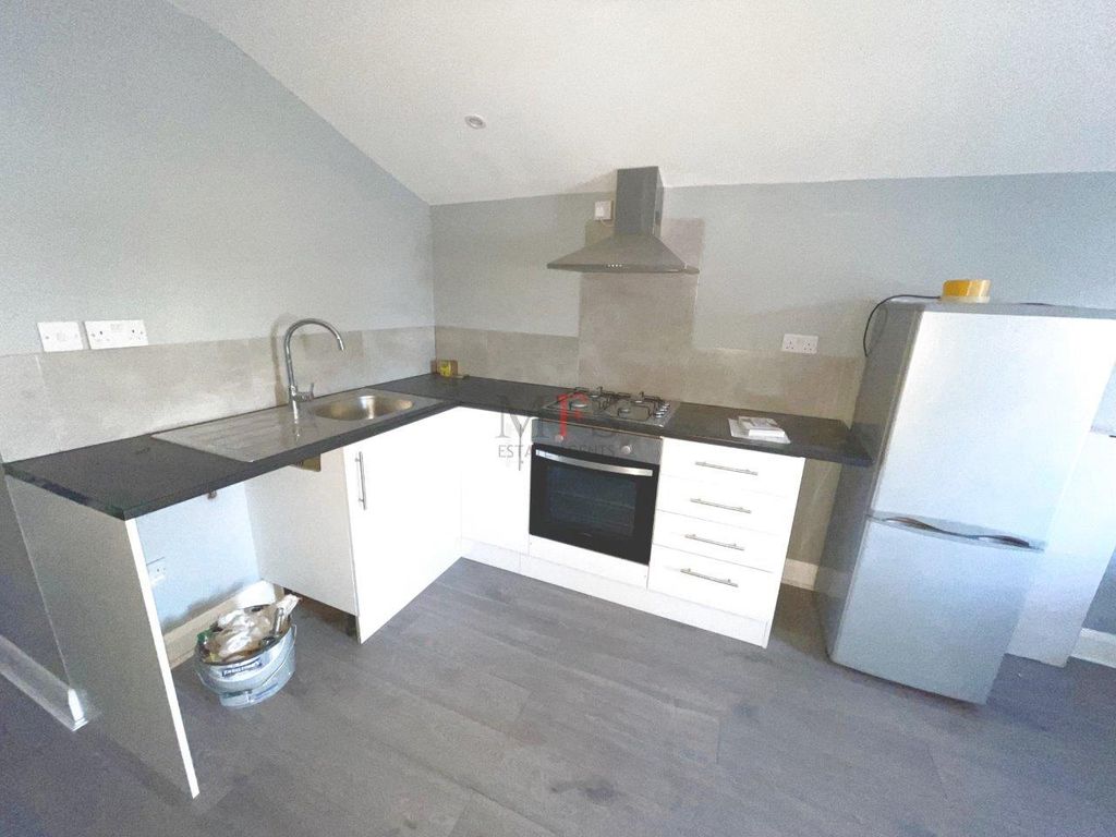 Property photo 3 of 15 Photo 7