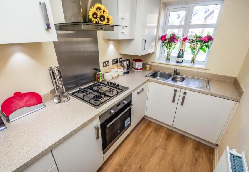 Property photo 3 of 8 Kitchen