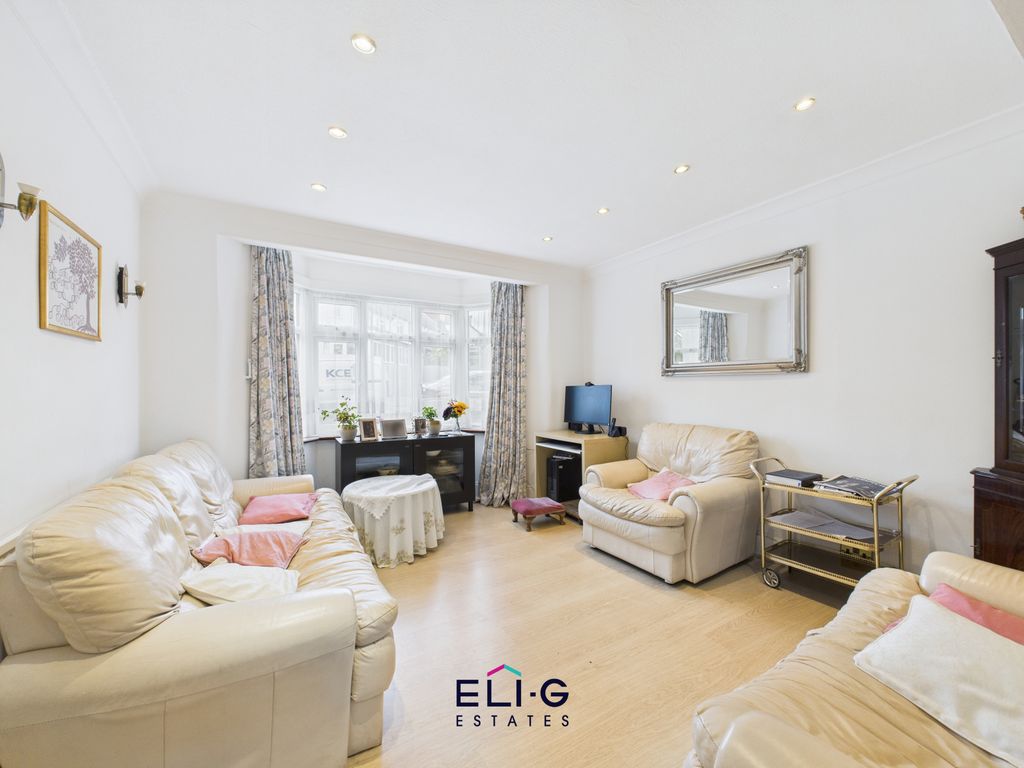 Property photo 3 of 18 Gallery