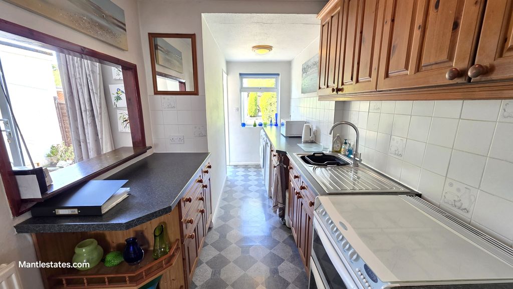Property photo 2 of 21 Kitchen