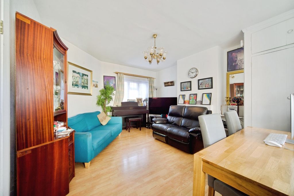 Property photo 2 of 15 Photo