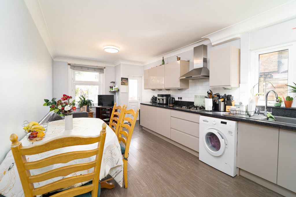 Property photo 3 of 16 Ndb08422-Edit