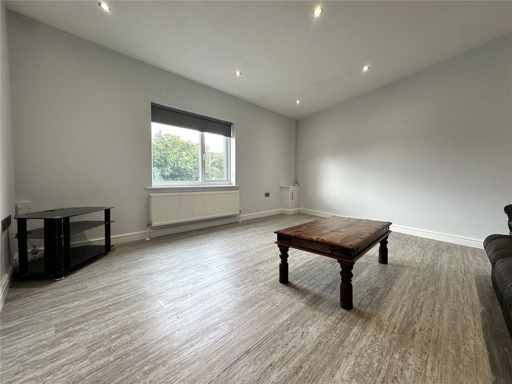 Property photo 2 of 9 Picture No. 10