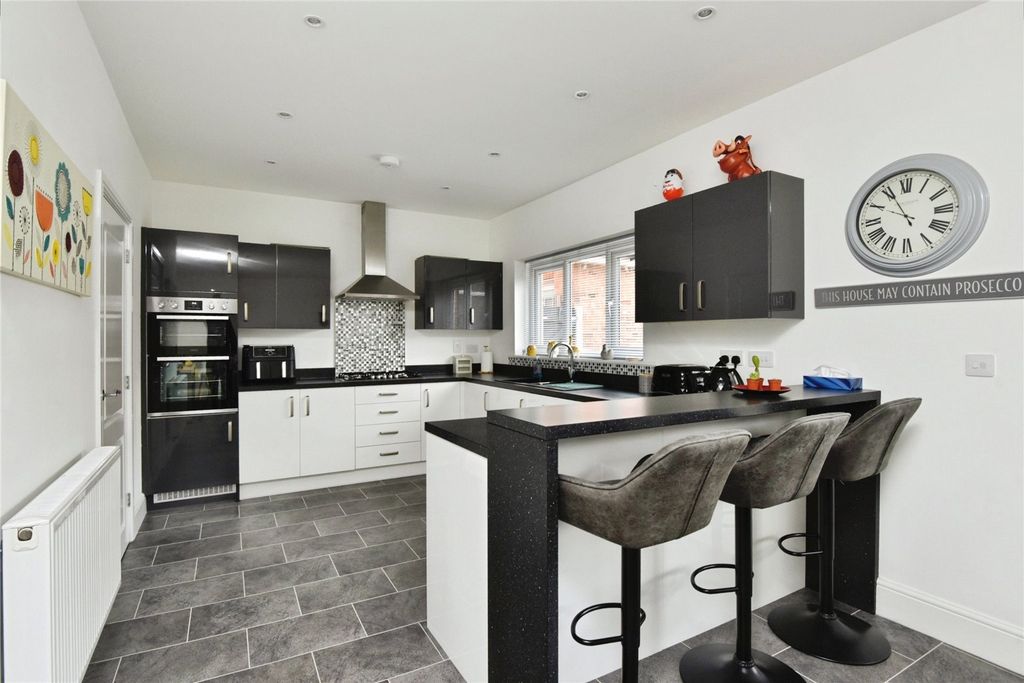 Property photo 2 of 23 Picture No. 20