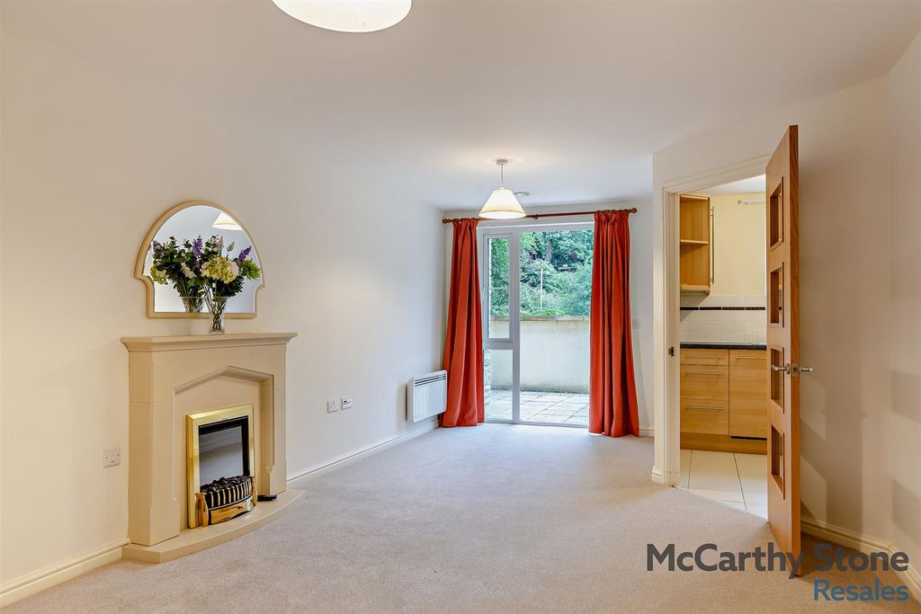 Property photo 2 of 21 Living Room: