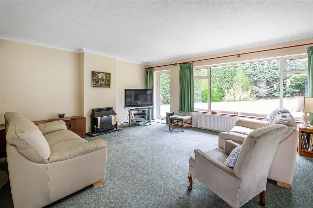 Property photo 2 of 13 1-Richmond-Close-14.Jpg