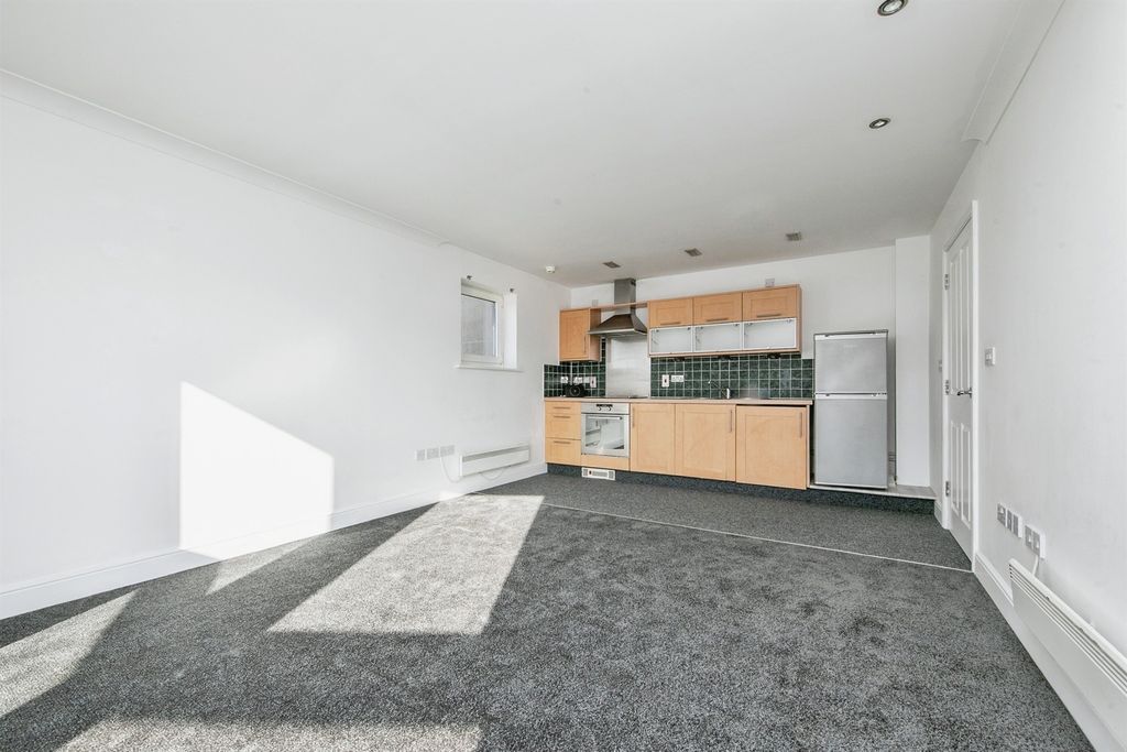 Property photo 3 of 11