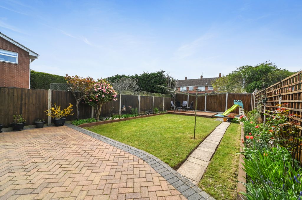 Property photo 2 of 32 Ht-Ja-23Newcastleavenue-32