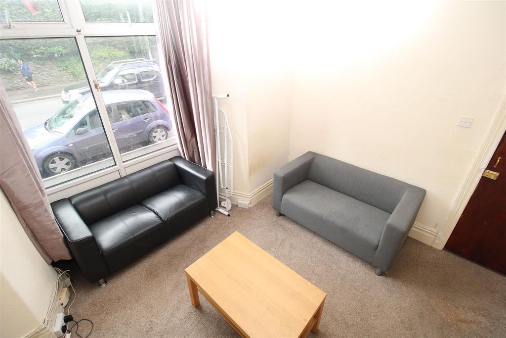 Property photo 2 of 7 86B - Living Room.Jpg