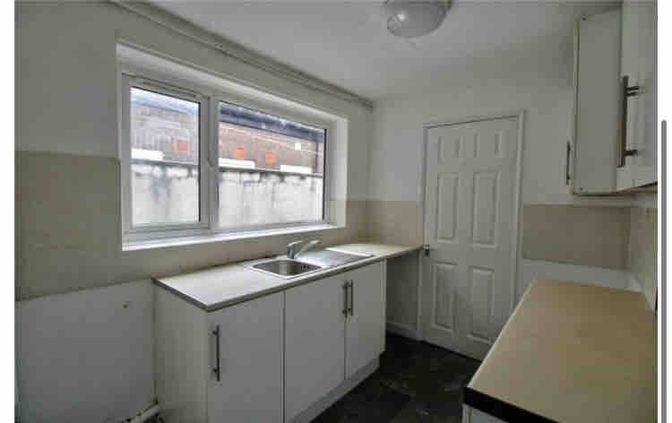 Property photo 3 of 14 Kitchen