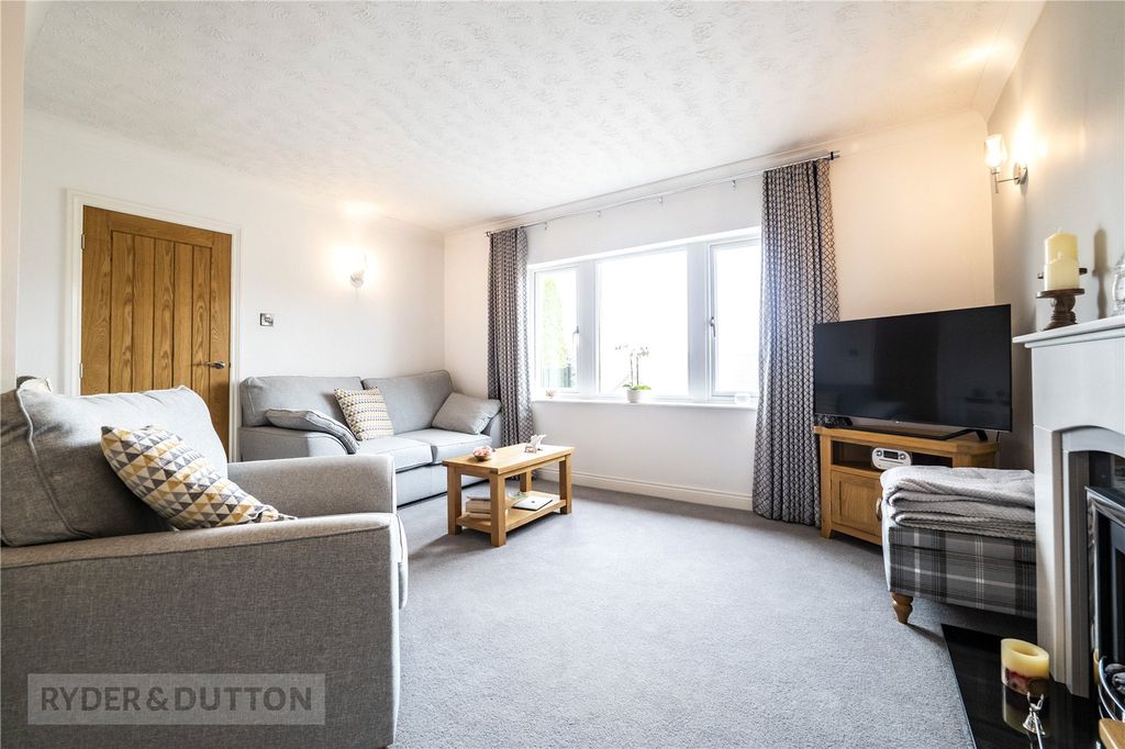 Property photo 2 of 22 Lounge