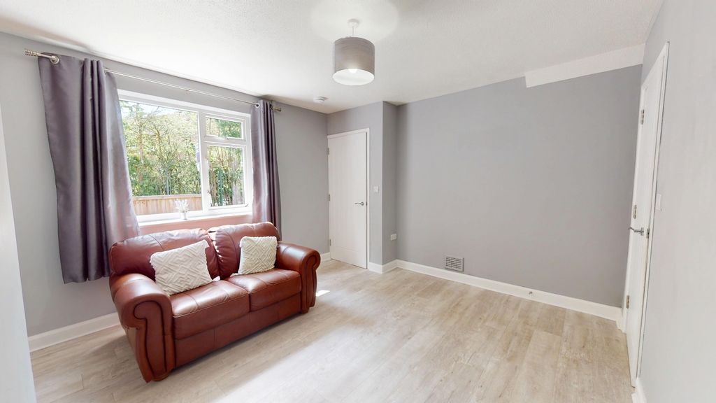 Property photo 3 of 22 4329356