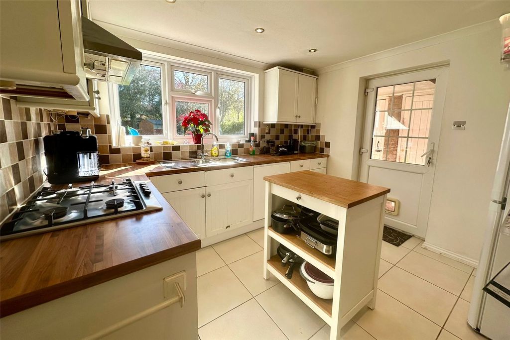 Property photo 2 of 12 Picture No. 16