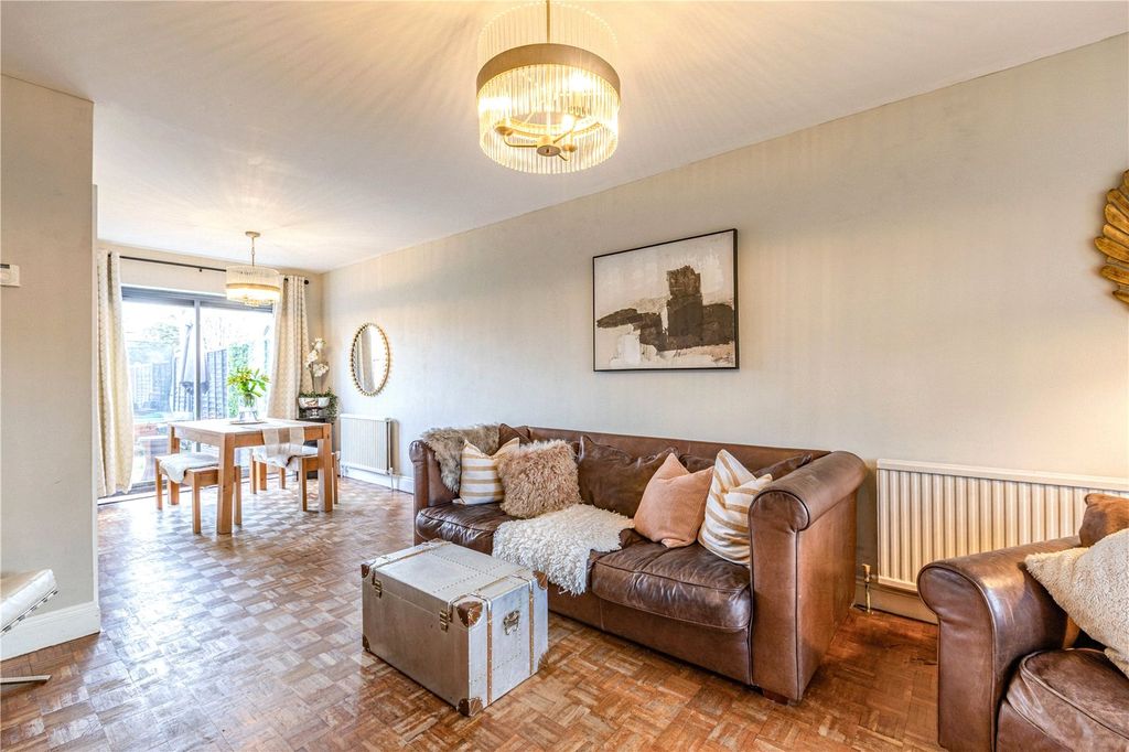 Property photo 2 of 19 Siting Room