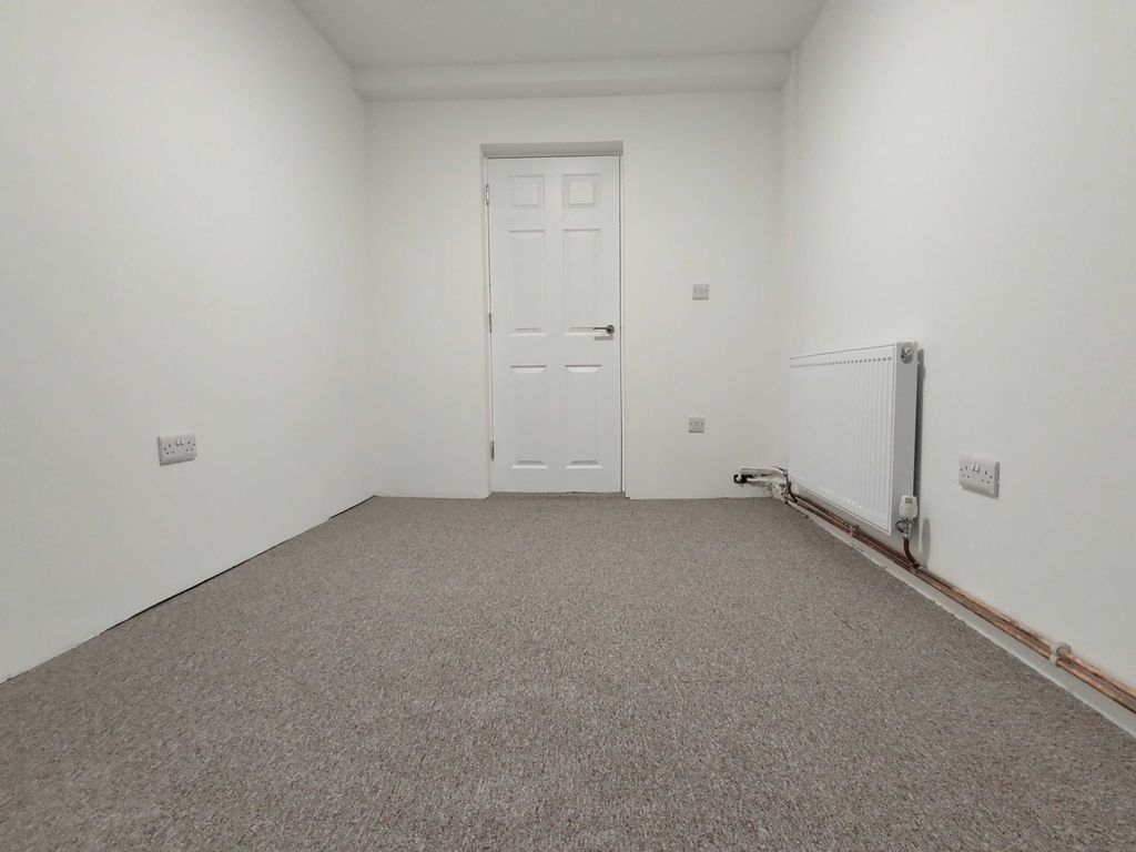 Property photo 2 of 8 Gallery