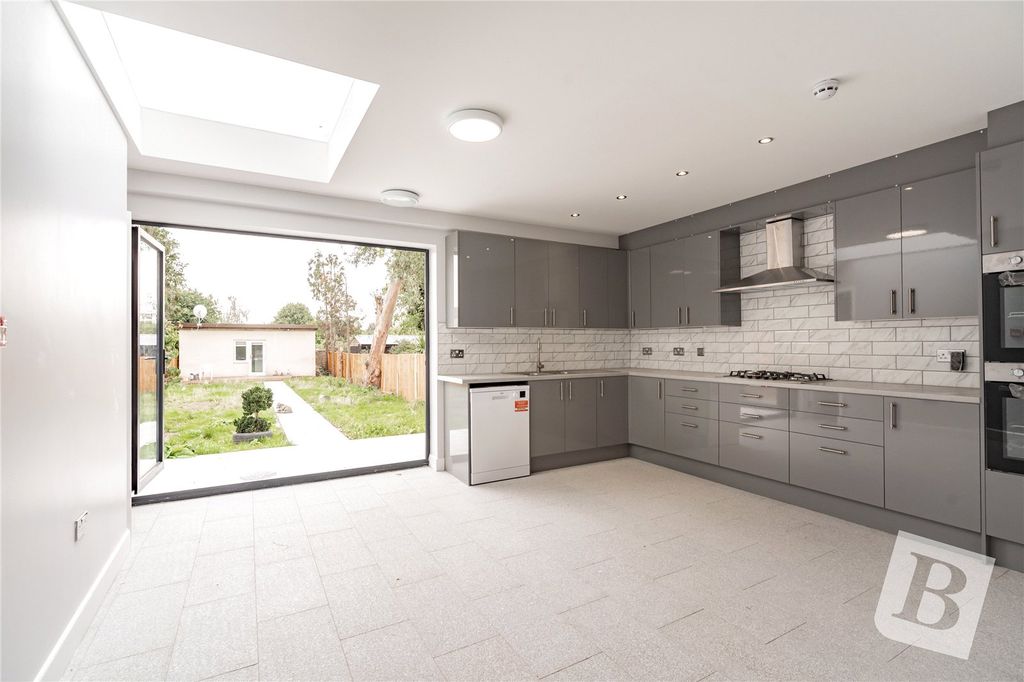 Property photo 3 of 32 Kitchen