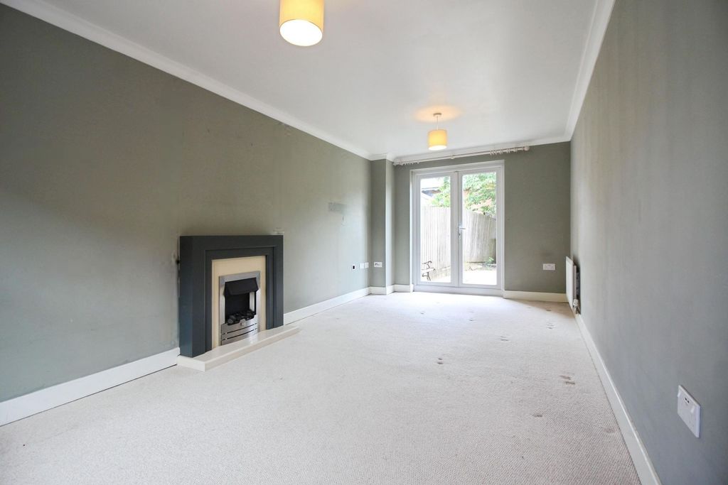 Property photo 2 of 23