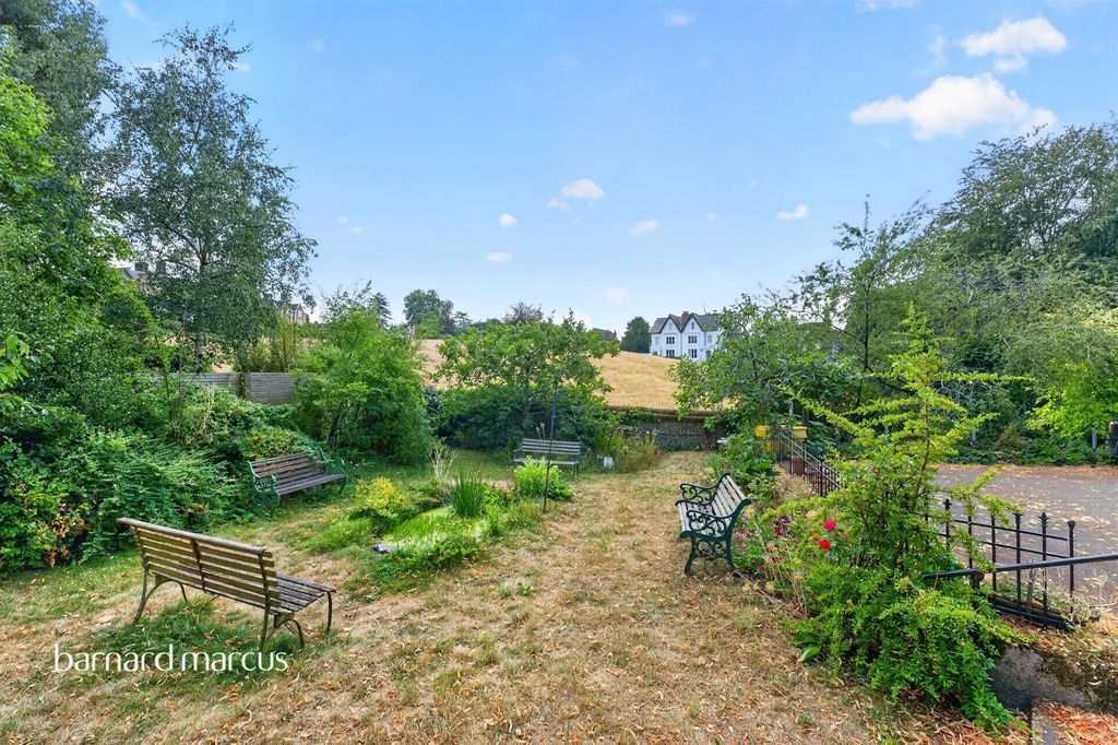 Property photo 2 of 10