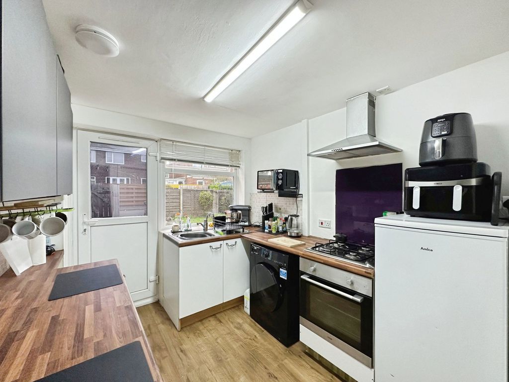 Property photo 2 of 16 Photo 12