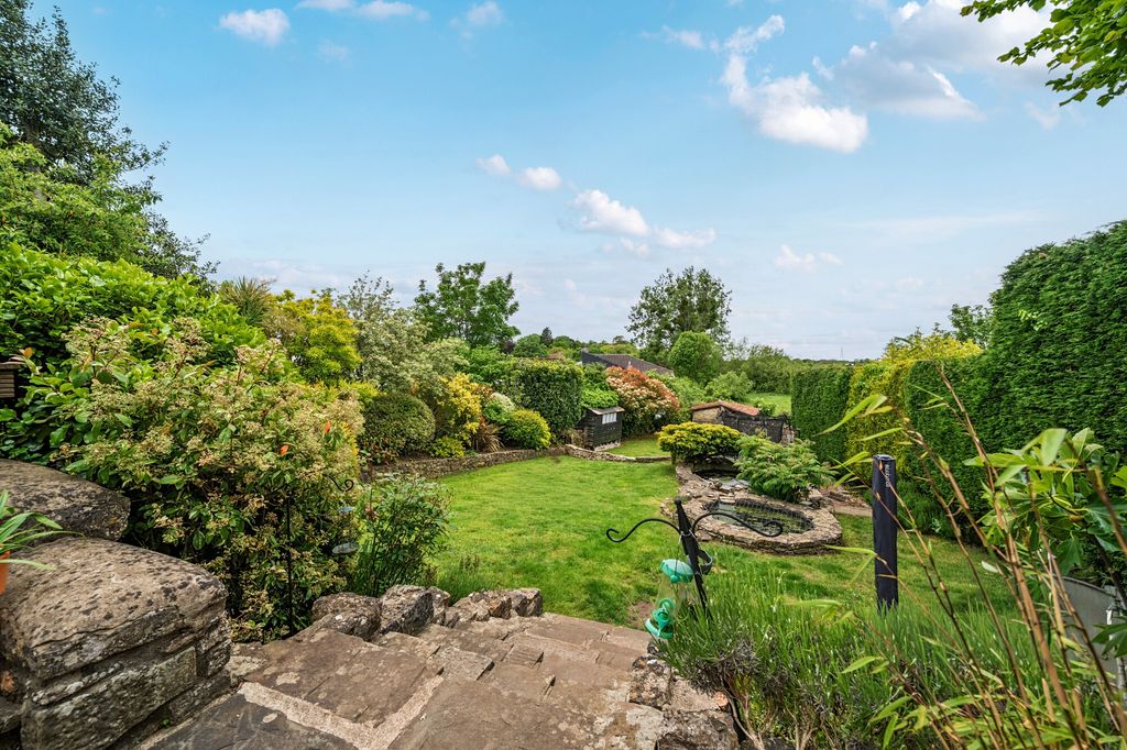 Property photo 2 of 25 Garden