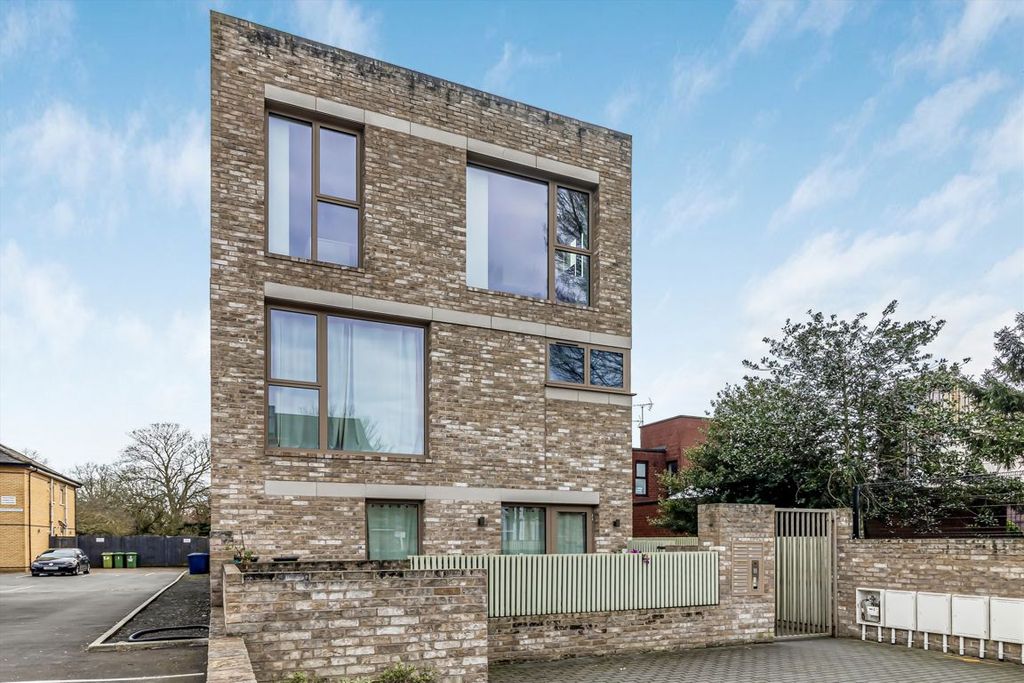 Property photo 1 of 8