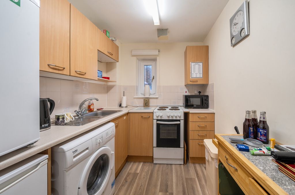Property photo 3 of 11 1415978-7-698Efa3...
