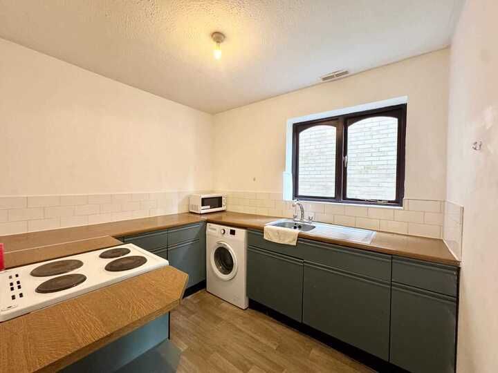 Property photo 1 of 5 Ludford Close, Cr0 4By