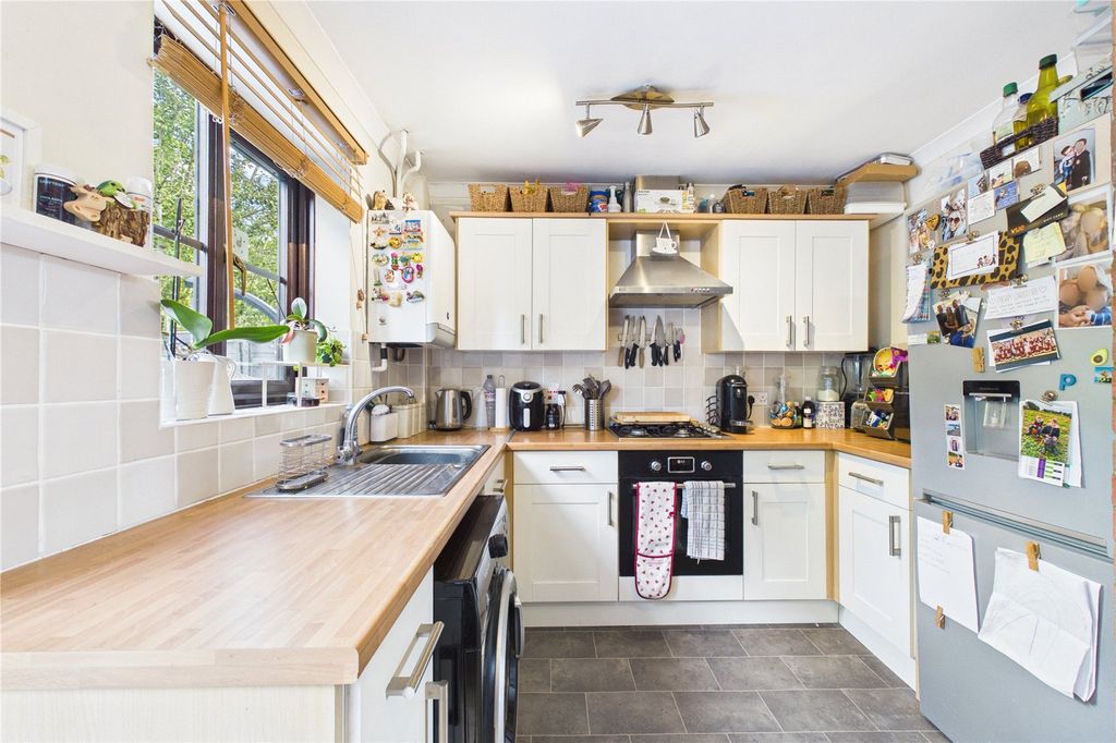 Property photo 2 of 9 Kitchen