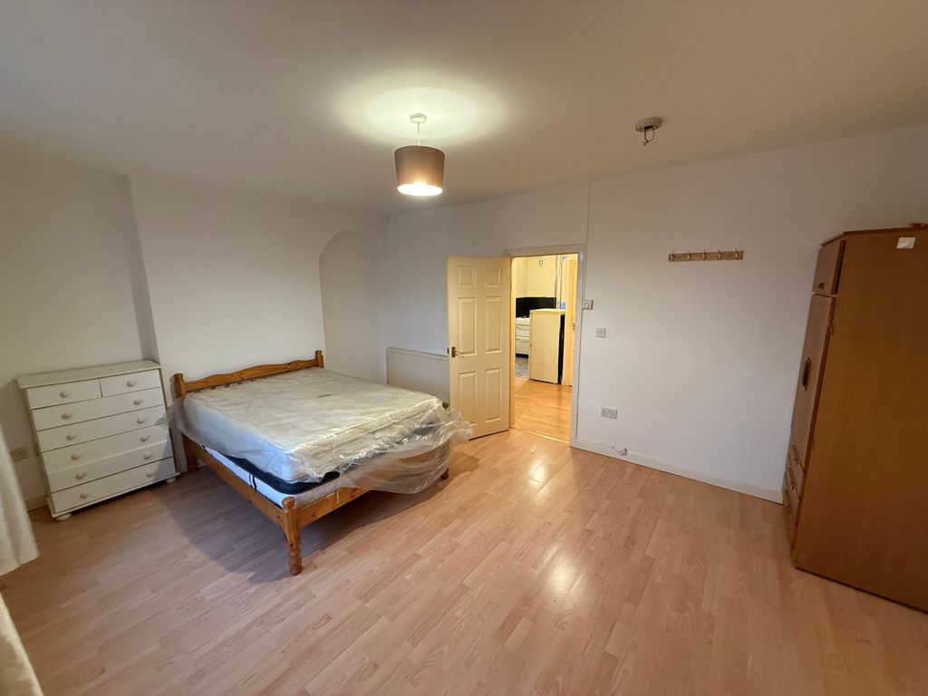 Property photo 1 of 4