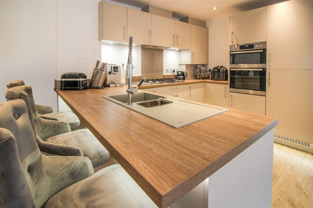 Property photo 2 of 22 Kitchen/Breakfast Room