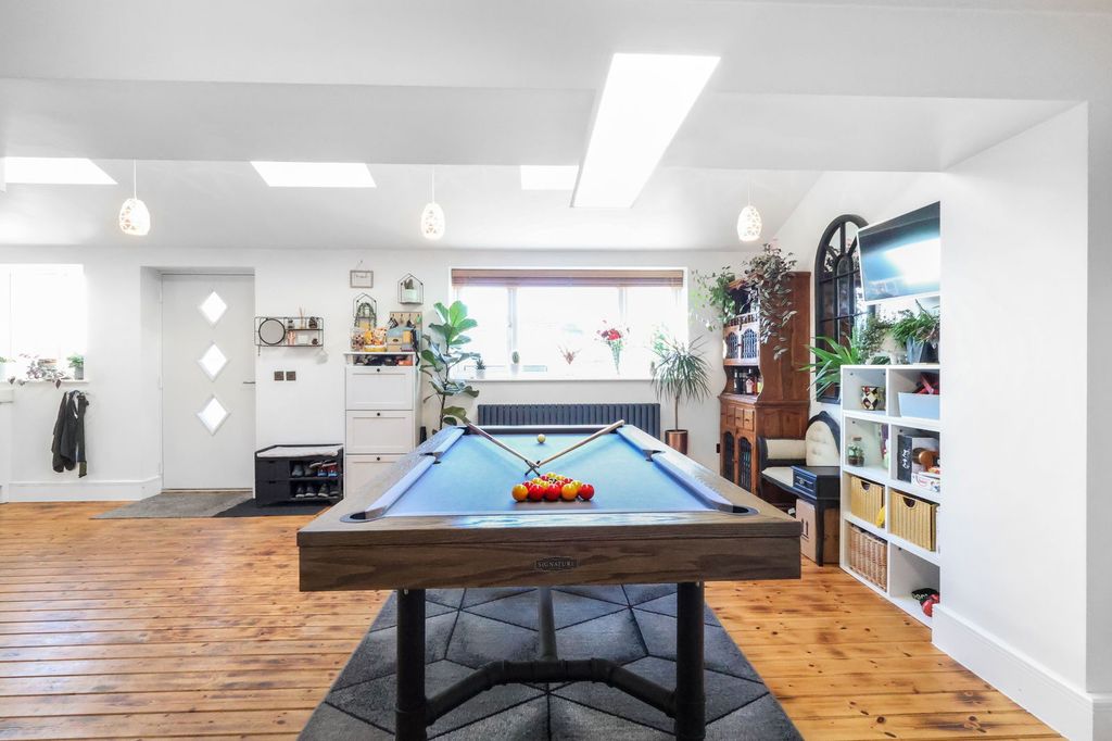 Property photo 3 of 21