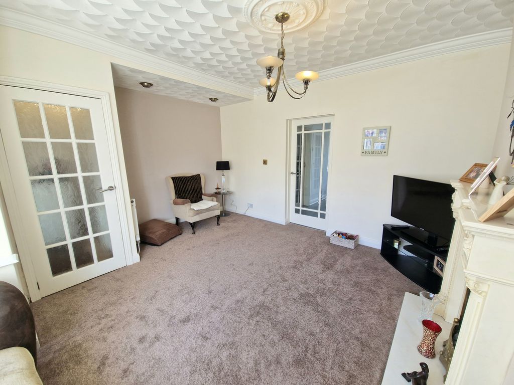 Property photo 3 of 27